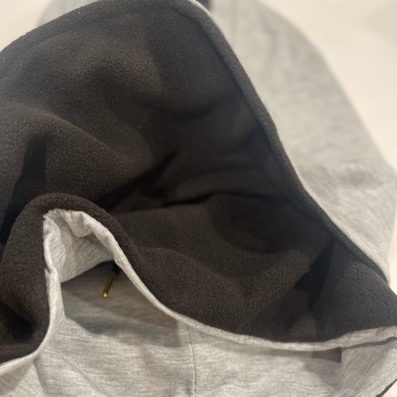 Beanpot Hockey Tournament 2024 Hoodie – Fleece/Cotton, Comfy & Rare! - Picture 6 of 6